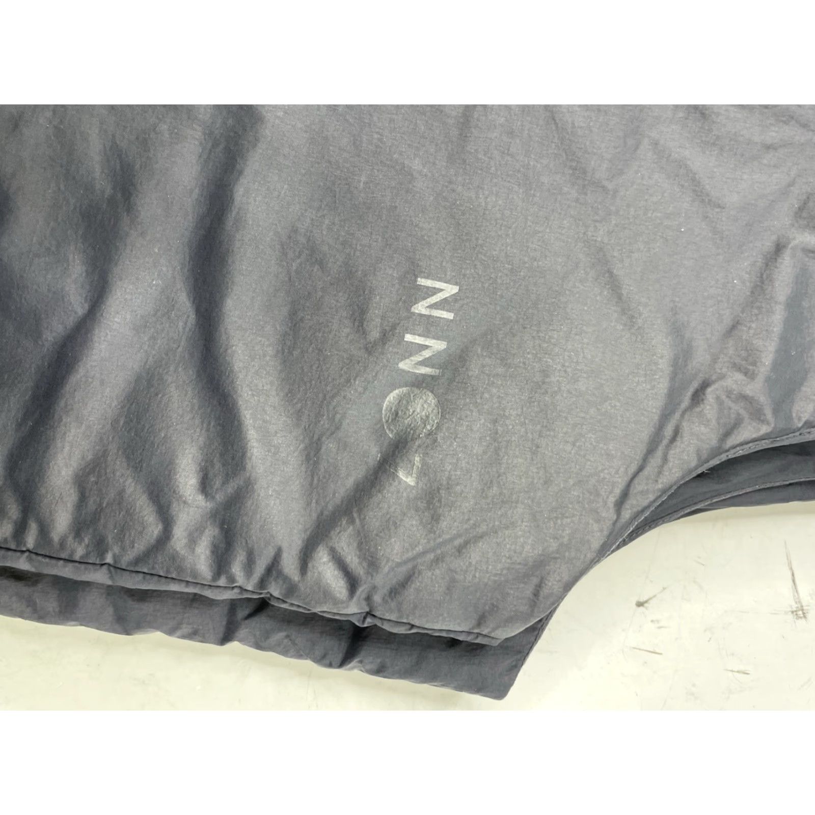 Vintage No Nationality Men’s Large Black Primaloft Vest Full Zip NNO7 Vest Full Zip Pockets Mens L Black Nylon Zip Solid Pattern Size US L / EU 52-54 / 3 - 7 Thumbnail