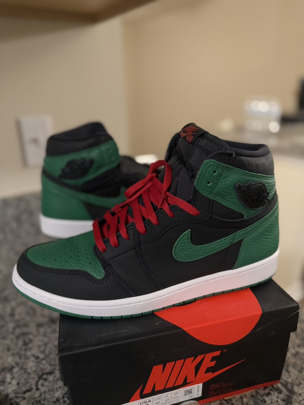 Jordan Brand × Nike Jordan 1 Pine Green Size 12 (555088-030) W BOX Size US 12 / EU 45 - 2 Thumbnail
