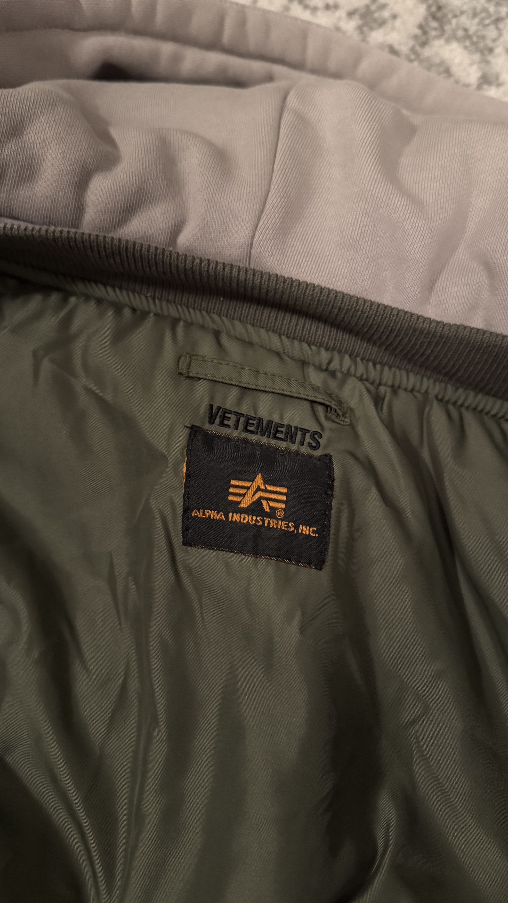 Alpha Industries × Vetements Vetements x Alpha Industries 2018 Reversible Bomber Jacket Size US XS / EU 42 / 0 - 5 Thumbnail