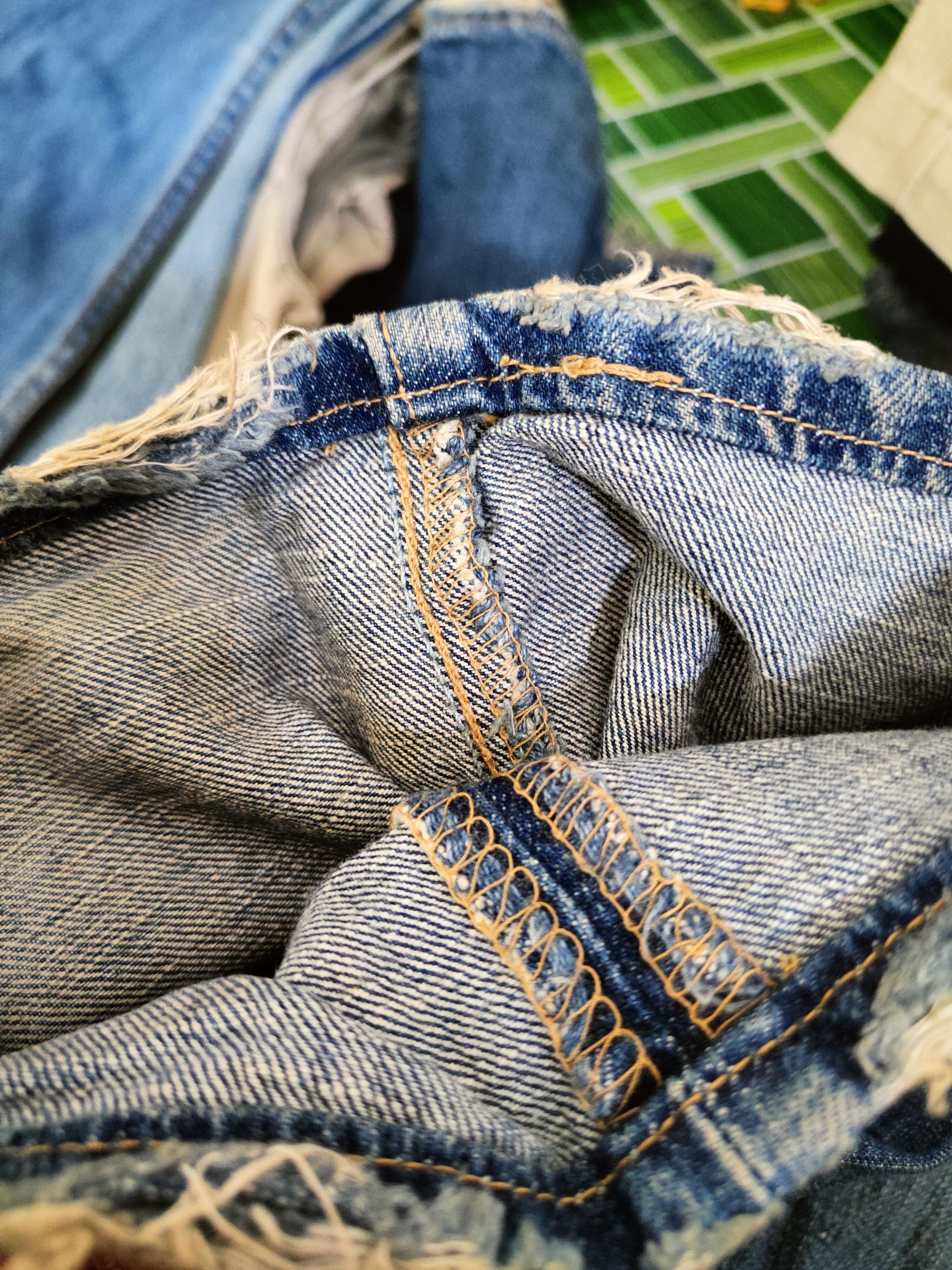 Levi's 501 Levi's Blue Distressed Ripped denim Jeans #S2834 Size US 33 - 13 Thumbnail
