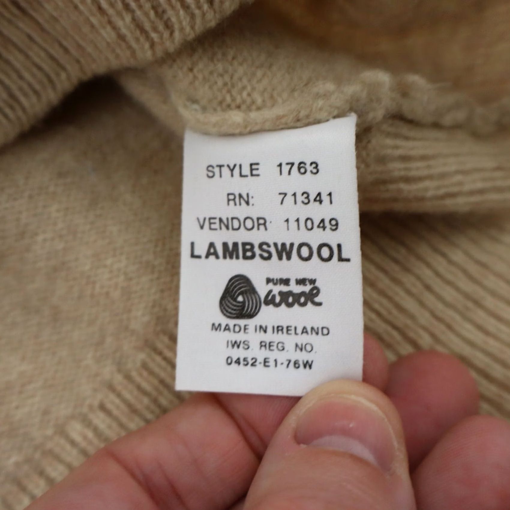 Vintage VINTAGE LL Bean Ireland Lambs Wool V-Neck Sweater Womens Medium Beige Size M / US 6-8 / IT 42-44 - 6 Thumbnail