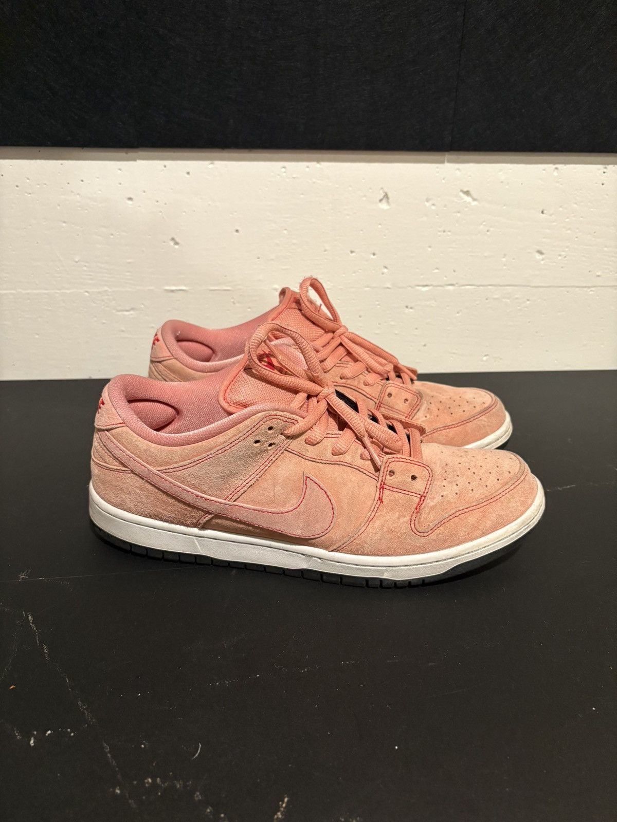 Nike Nike SB dunk low “Pink Pig” size 10.5 og none Size US 10.5 / EU 43-44 - 3 Thumbnail