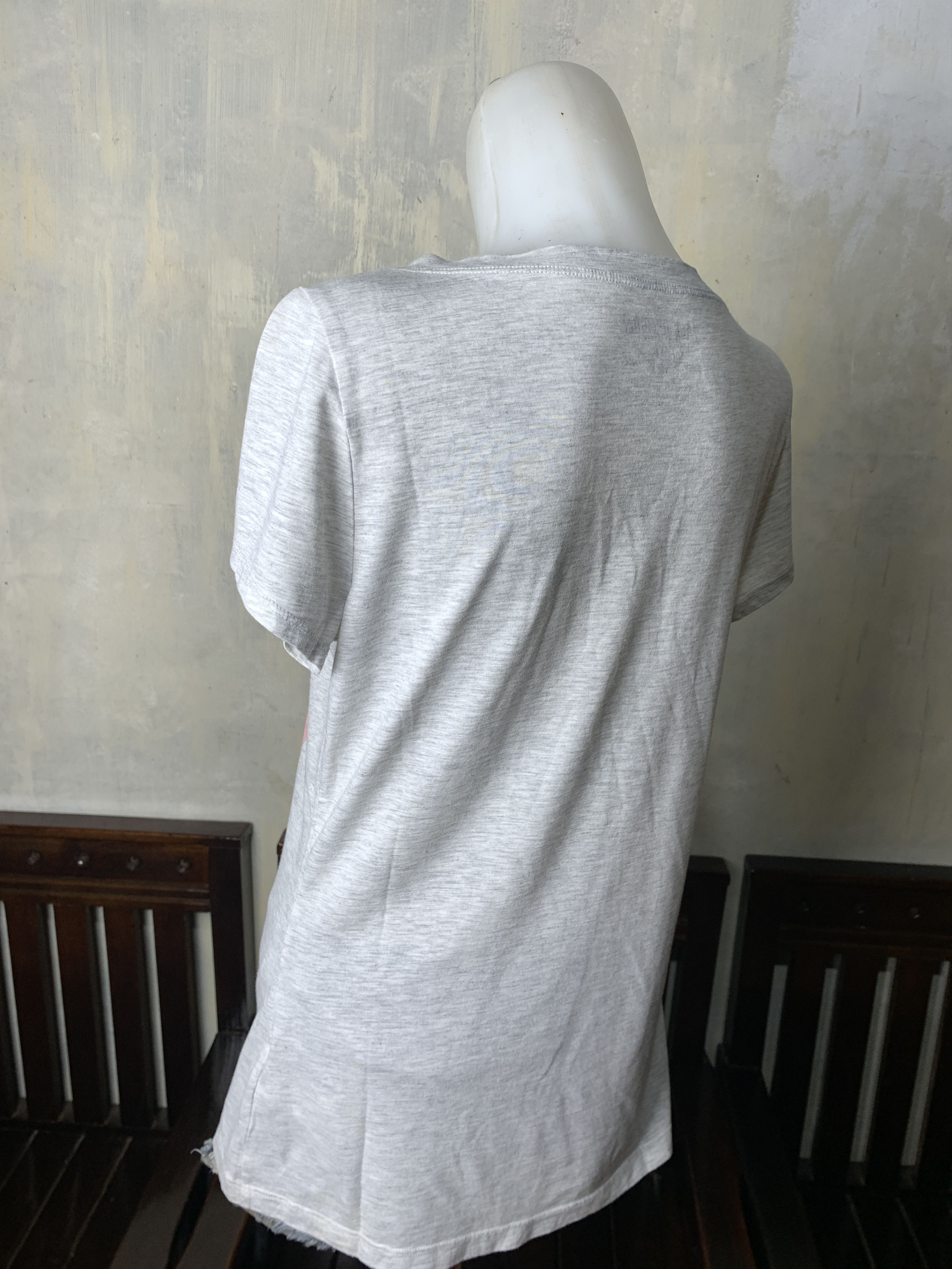 True Religion True Religion V-neck Big Heart Tee (M) Size M / US 6-8 / IT 42-44 - 3 Thumbnail