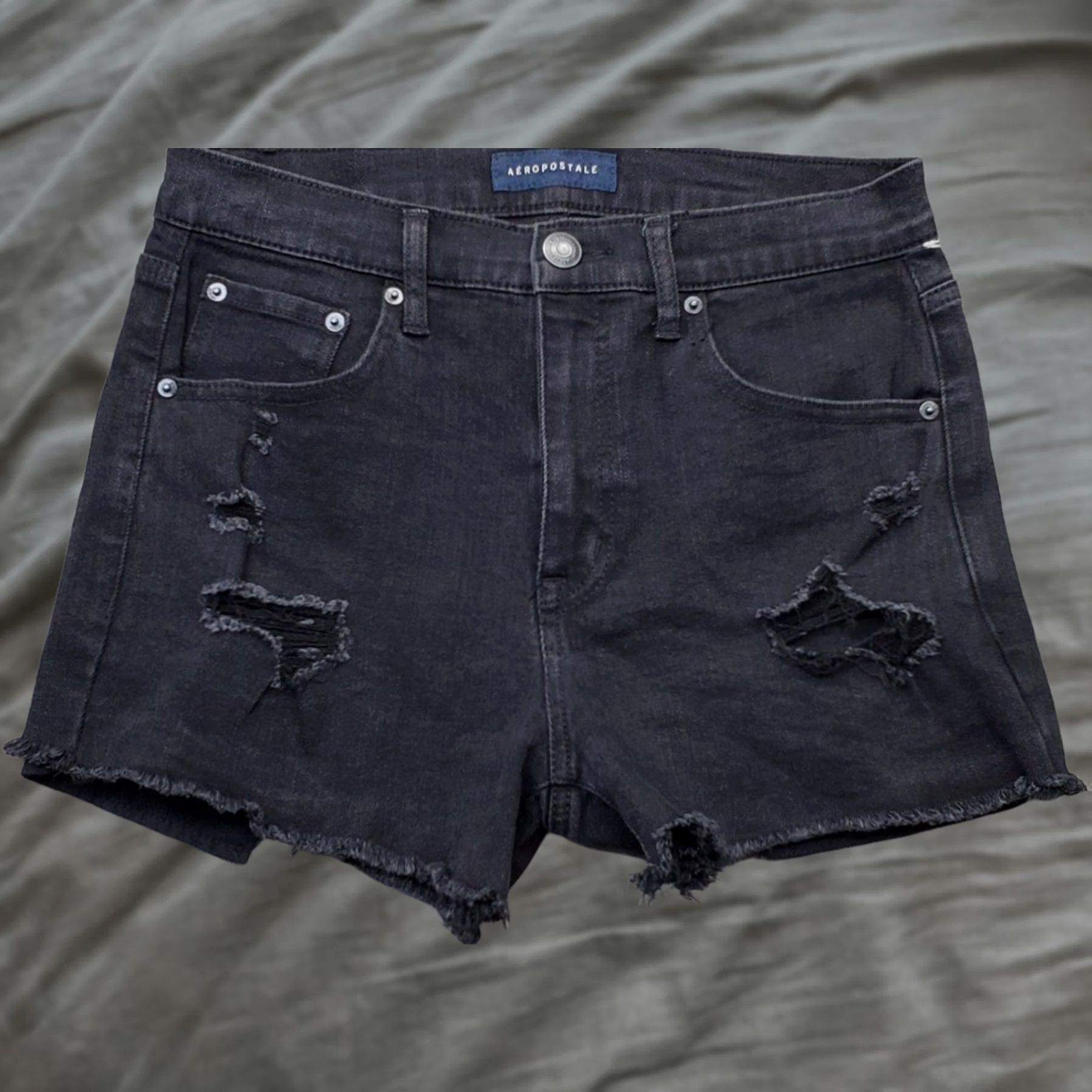 Vintage Aéropostale Women 6 Black Denim Cut-Off Cheeky Shorts Distressed Frayed Hem Plain Front 3" Inseam Size 28" / US 6 / IT 42 - 1 Thumbnail