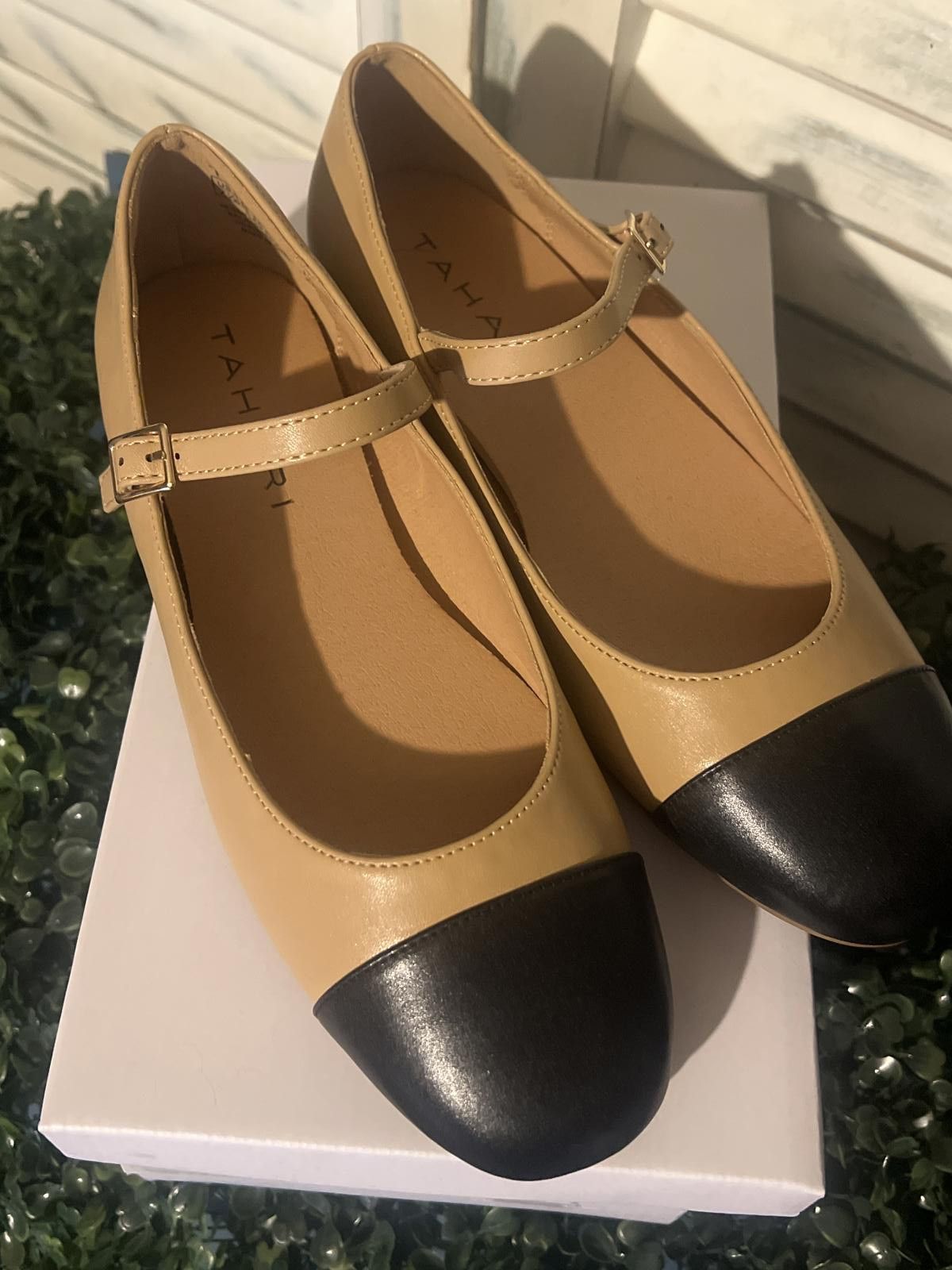 Elie Tahari Tahari Women's Beige and Black Mary Jane Flats Size 7.5 Size US 7.5 / IT 37.5 - 4 Thumbnail