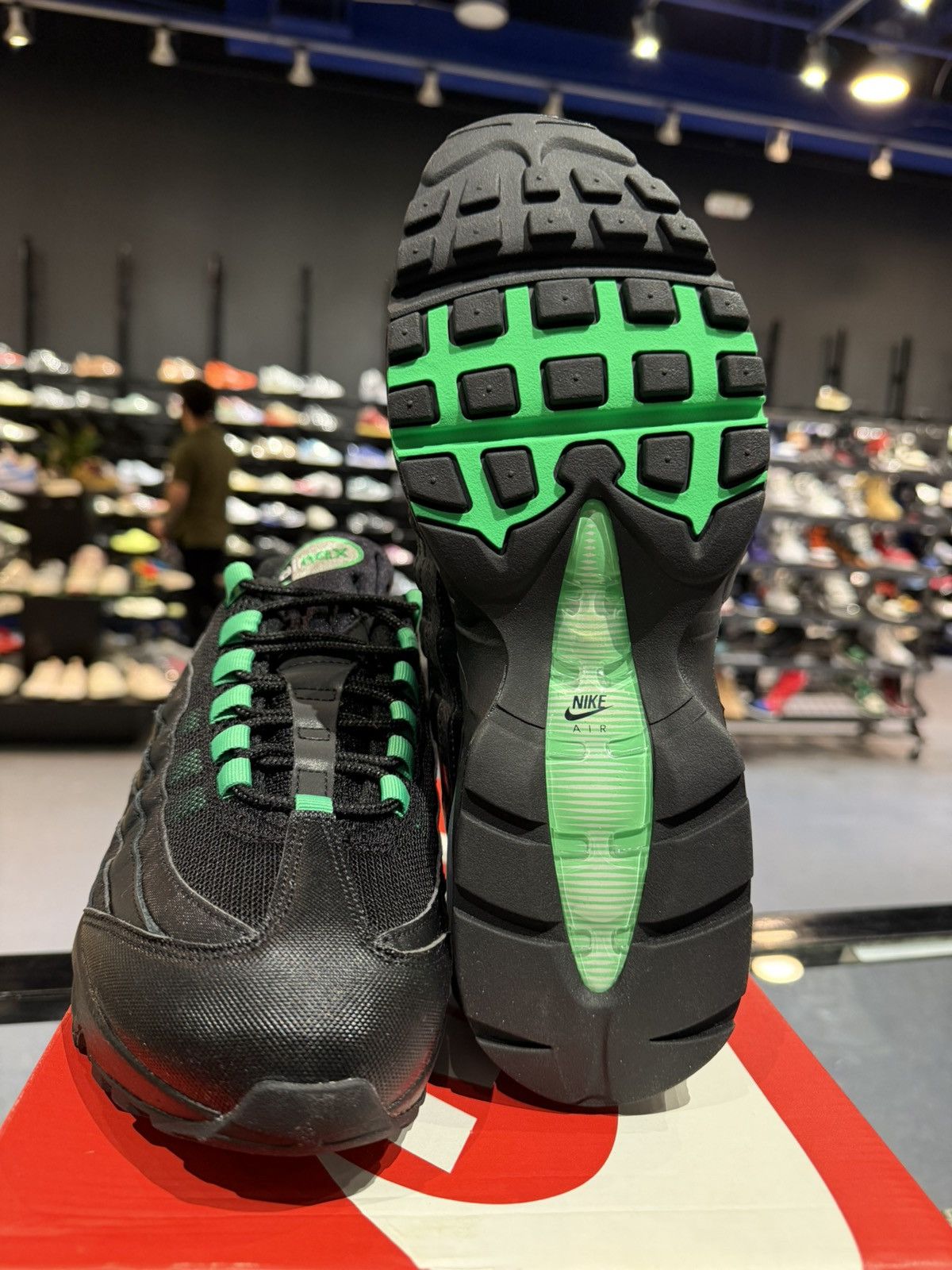 Nike Size 9 - Nike Air Max 95 OG Big Bubble Black Green Shock Size US 9 / EU 42 - 6 Thumbnail