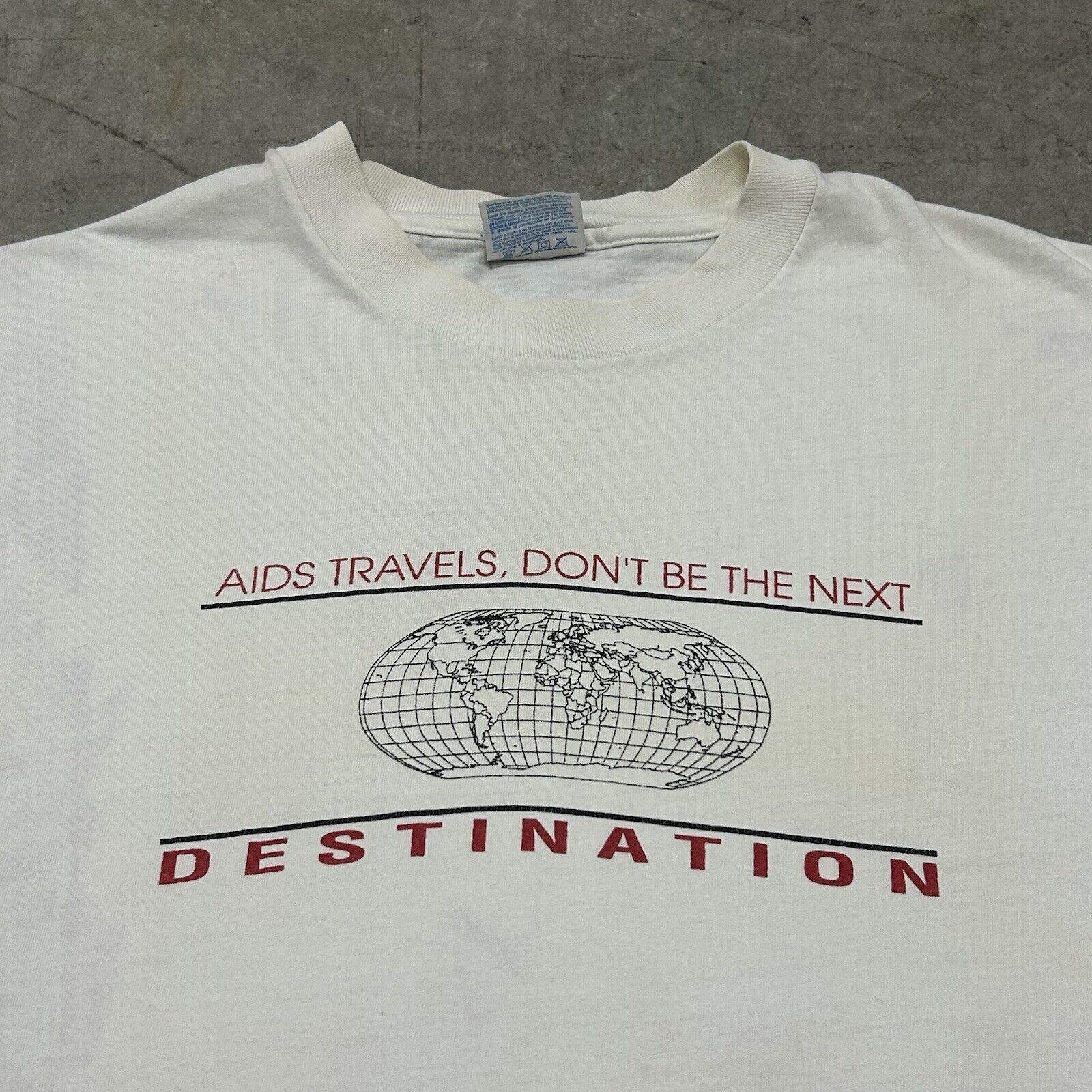 Vintage Vintage 90s AIDS Travels Safe Sex RARE Obscure White T-shirt Size US XL / EU 56 / 4 - 2 Thumbnail