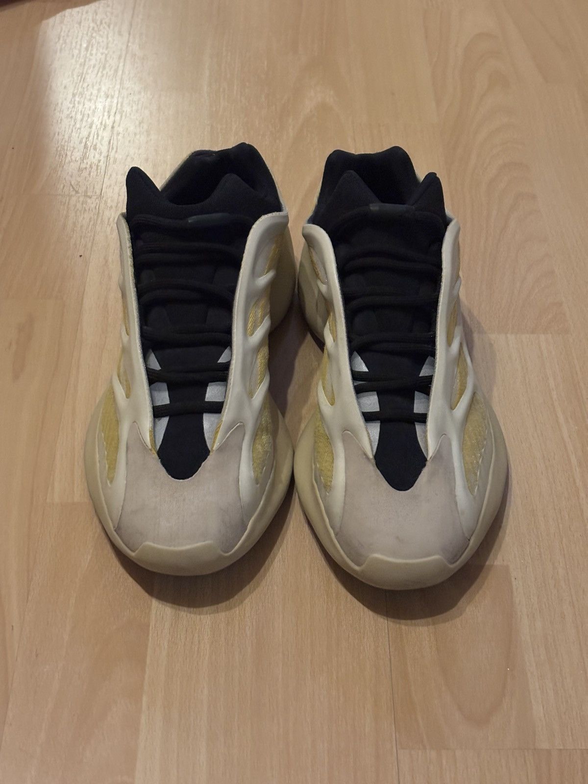 Yeezy Yeezy 700 v2 saflower Size US 11 / EU 44 - 3 Thumbnail