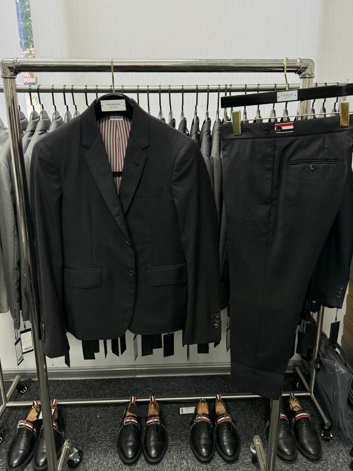 Thom Browne Thom Browne Men's Classic Charcoal Gray Slim Fit Suit Size US S / EU 44-46 / 1 - 1 Thumbnail