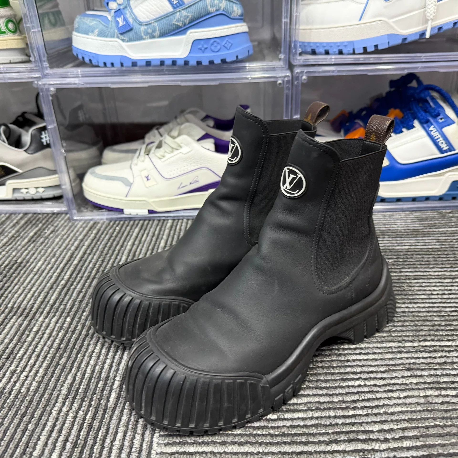 Louis Vuitton Louis Vuitton Black Boots us_7-5 Women Size US 7.5 / IT 37.5 - 1 Thumbnail