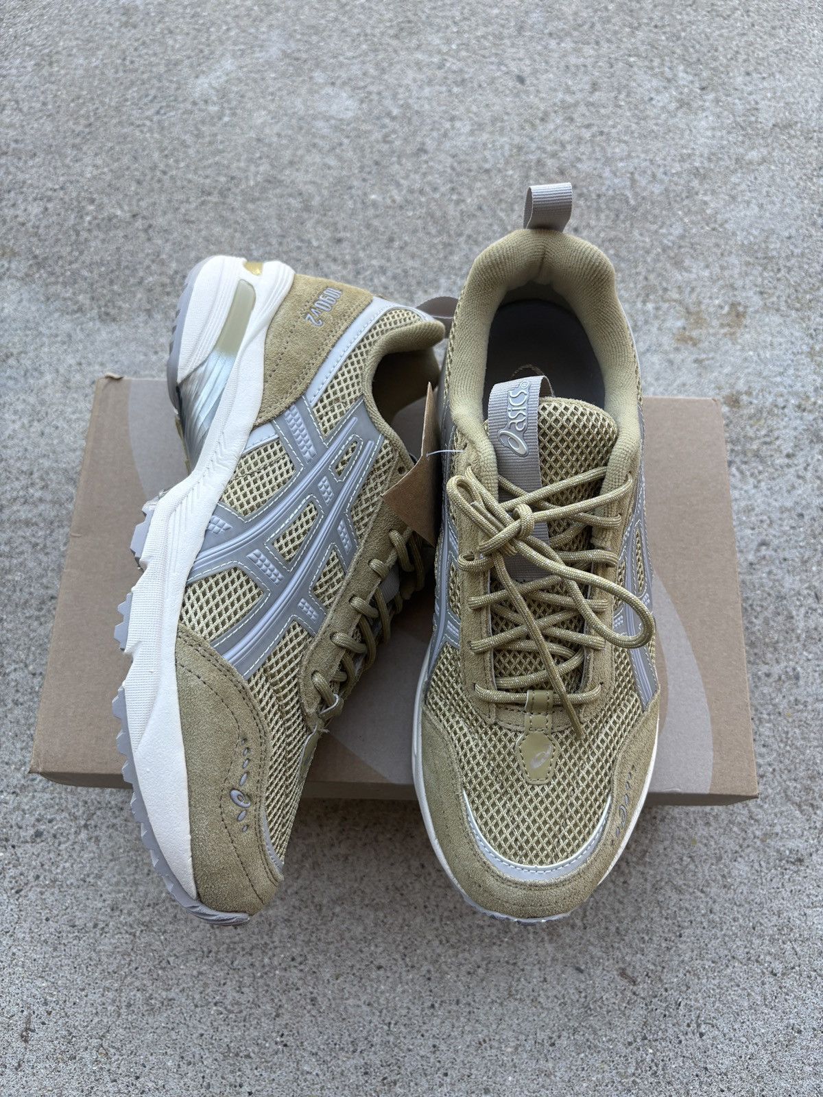 Asics DS ASICS Gel-1090v2 Khaki Biege Oyster Women’s Size 7M, 8.5W Size US 8.5 / IT 38.5 - 6 Thumbnail