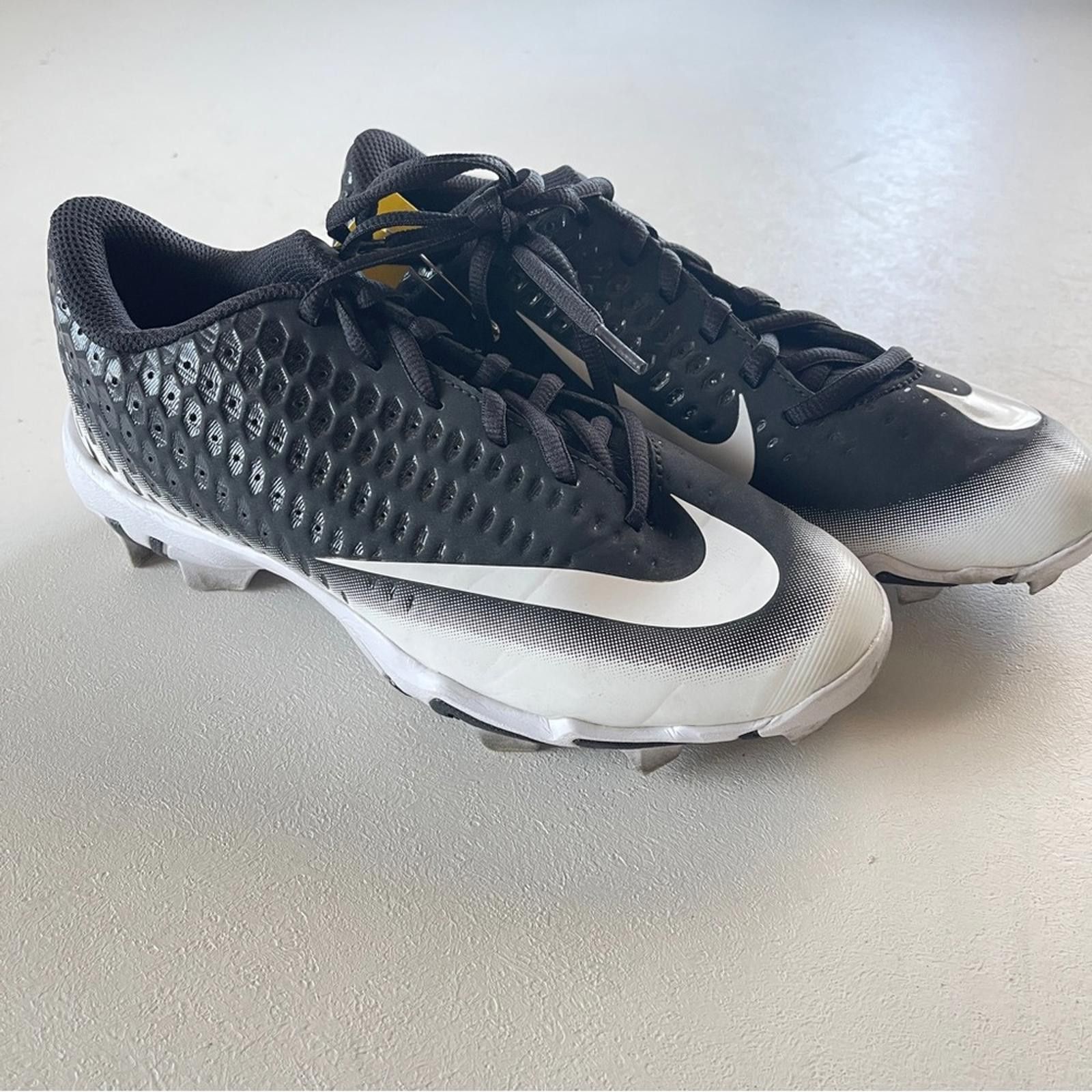 Nike Nike Vapor Fastflex Gray and White Cleats in size 6Y Size ONE SIZE - 1 Thumbnail