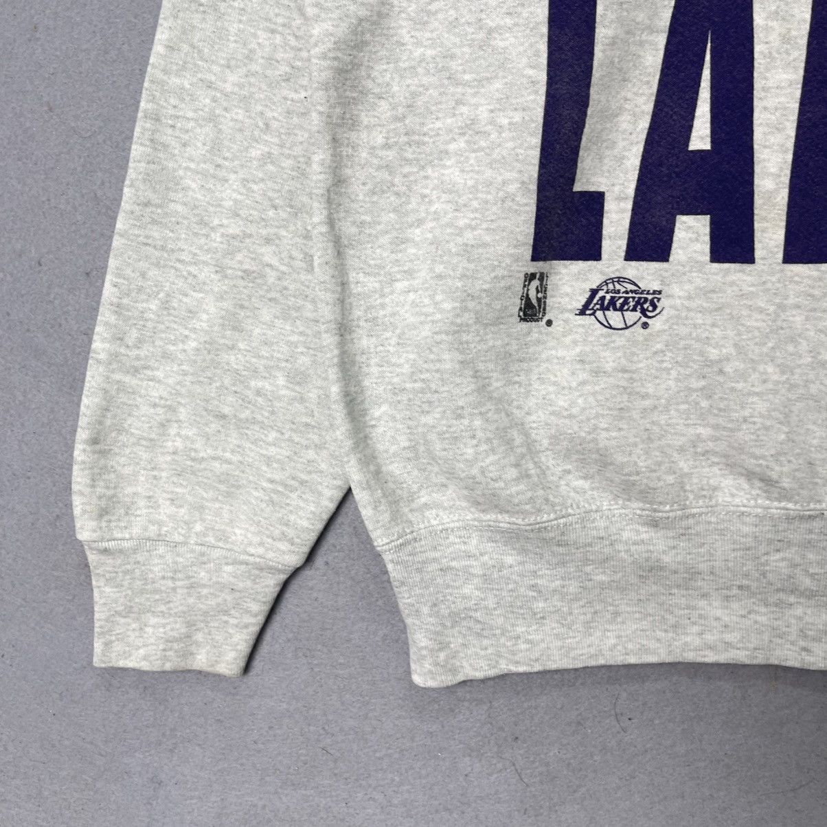 Fruit Of The Loom Vintage Los Angeles Lakers Crewneck Sweatshirt USA Made Size US L / EU 52-54 / 3 - 7 Thumbnail