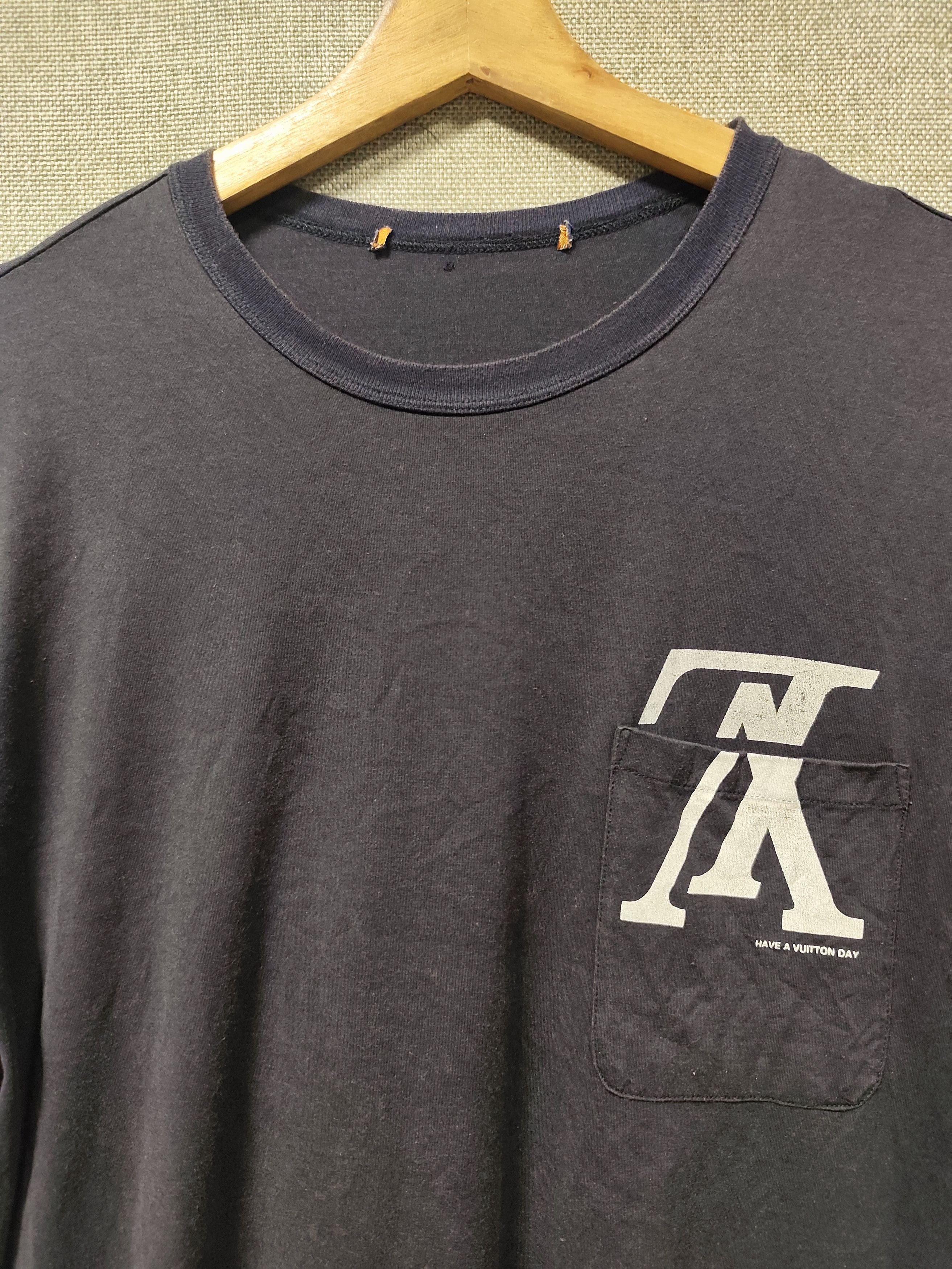 Louis Vuitton Louis Vuitton Upside Down Logo Pocket Tee Size US L / EU 52-54 / 3 - 6 Thumbnail