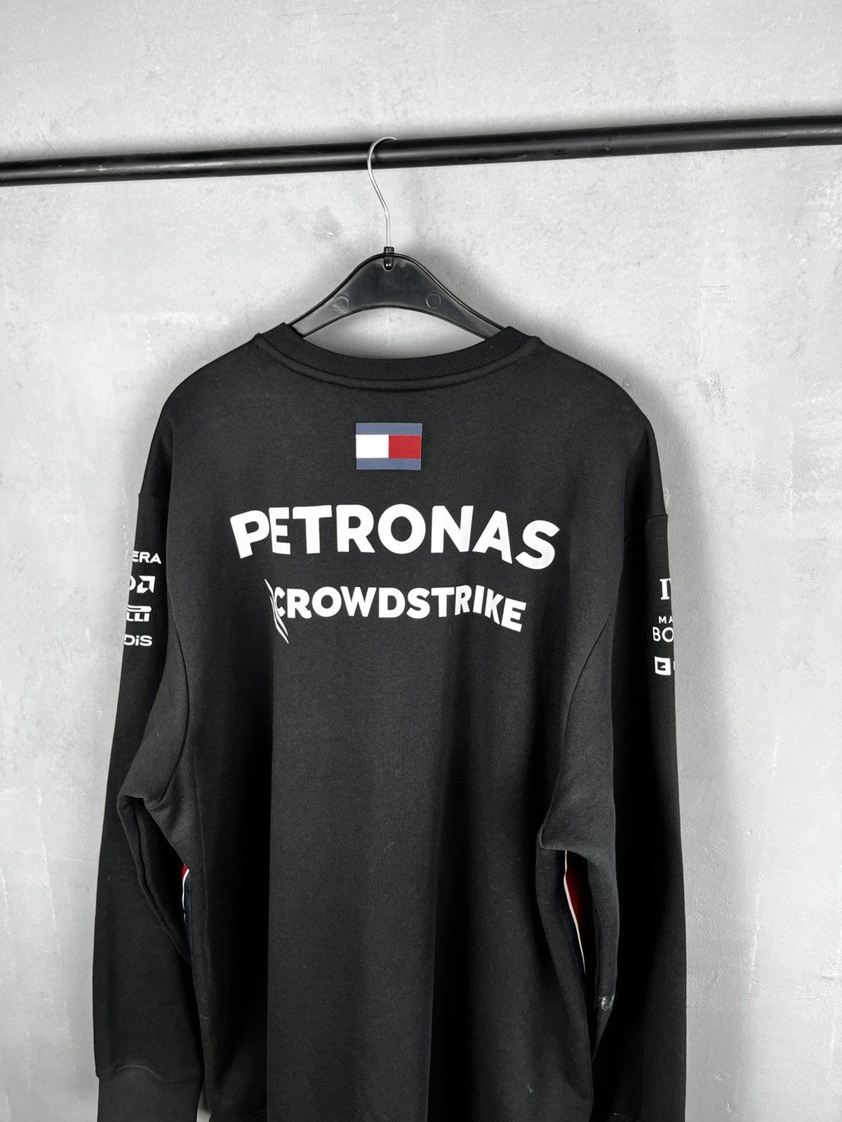 Mercedes-Benz AMG Petronas formula one team sweatshirt Size US XXL / EU 58 / 5 - 8 Thumbnail