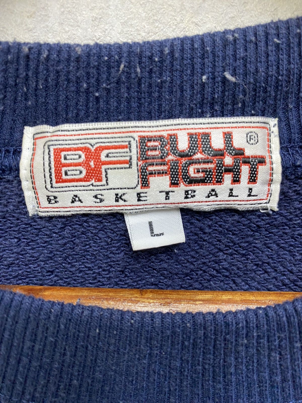 Vintage Vintage Bull Fight Basketball Sweatshirt Crewneck Size L Size US L / EU 52-54 / 3 - 6 Thumbnail