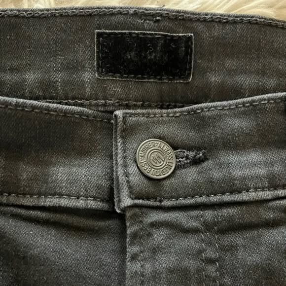 MOTHER MOTHER Mid-Rise Crop Step Fray Jeans. Size 31 Size 31" - 6 Thumbnail