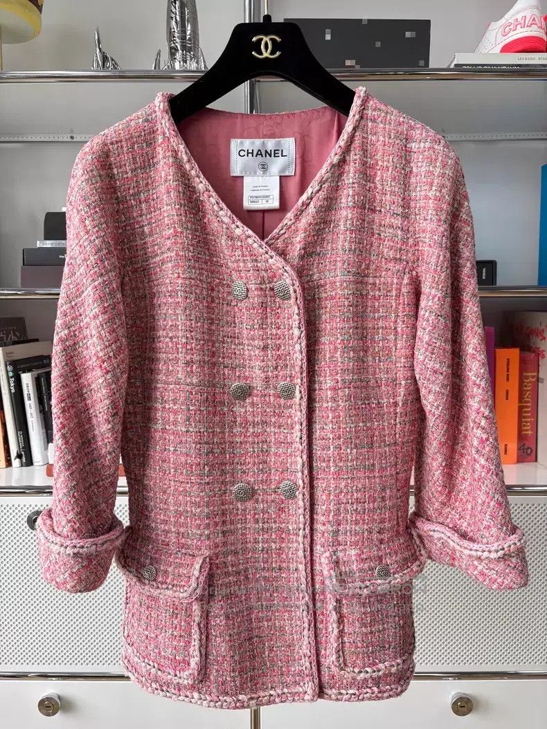 Chanel Chanel Pink plaid V-neck tweed rolled edge woven jacket Size XS / US 0-2 / IT 36-38 - 1 Thumbnail