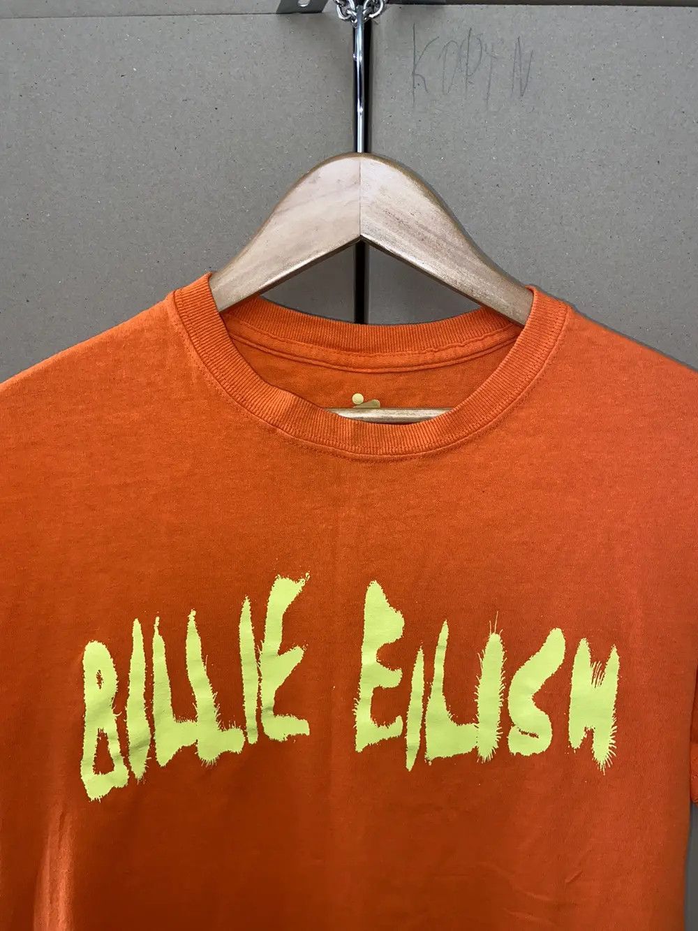 Billie Eilish VINTAGE BILLIE EILISH T SHIRT TEE Y2K POP MUSIC STREETWEAR Size US S / EU 44-46 / 1 - 7 Thumbnail