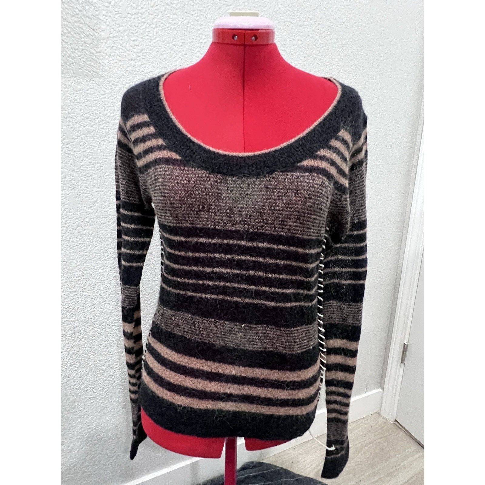Acne Studios Acne StudiosBlack and Brown Striped ScoopNeck Crewneck Size M / US 6-8 / IT 42-44 - 1 Thumbnail