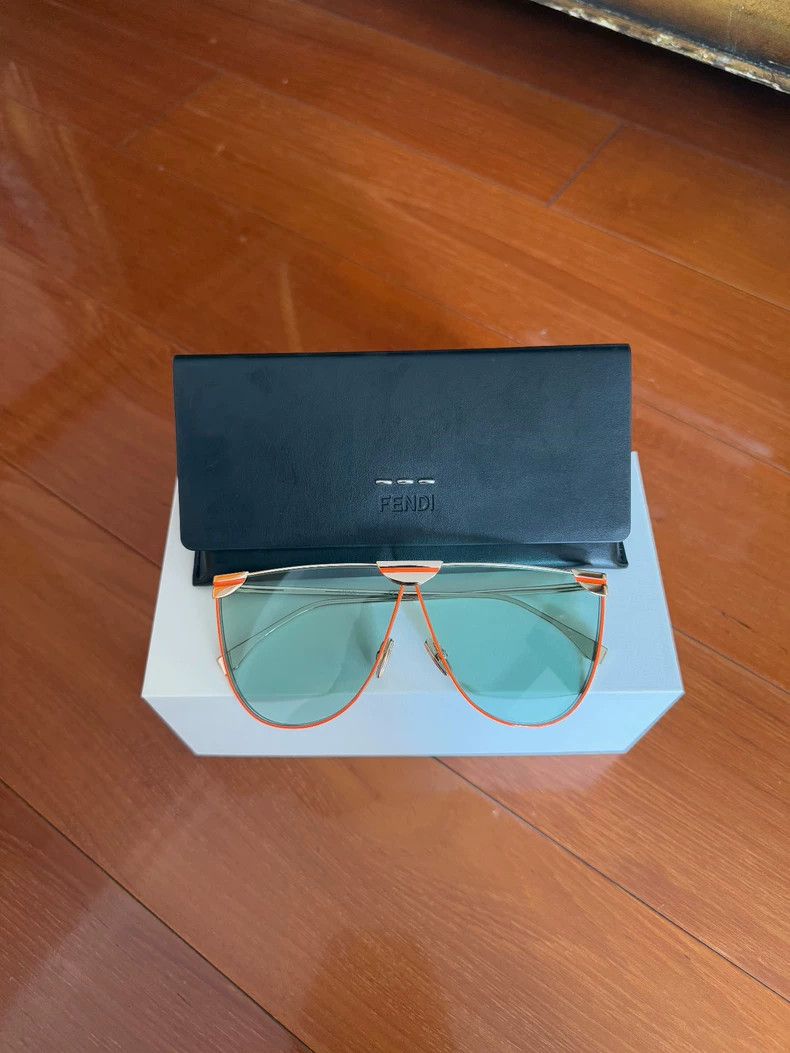 Fendi Fendi Blue and orange color sunglasses Size ONE SIZE - 1 Thumbnail