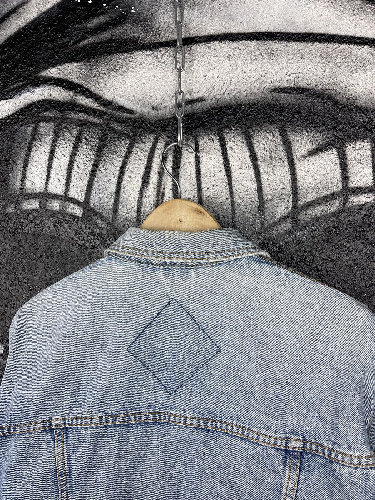 Wrangler Wrangler Vintage 80s Blue Distressed Denim Trucker Jeans Jacket Men’s Size Large Size US L / EU 52-54 / 3 - 12 Thumbnail