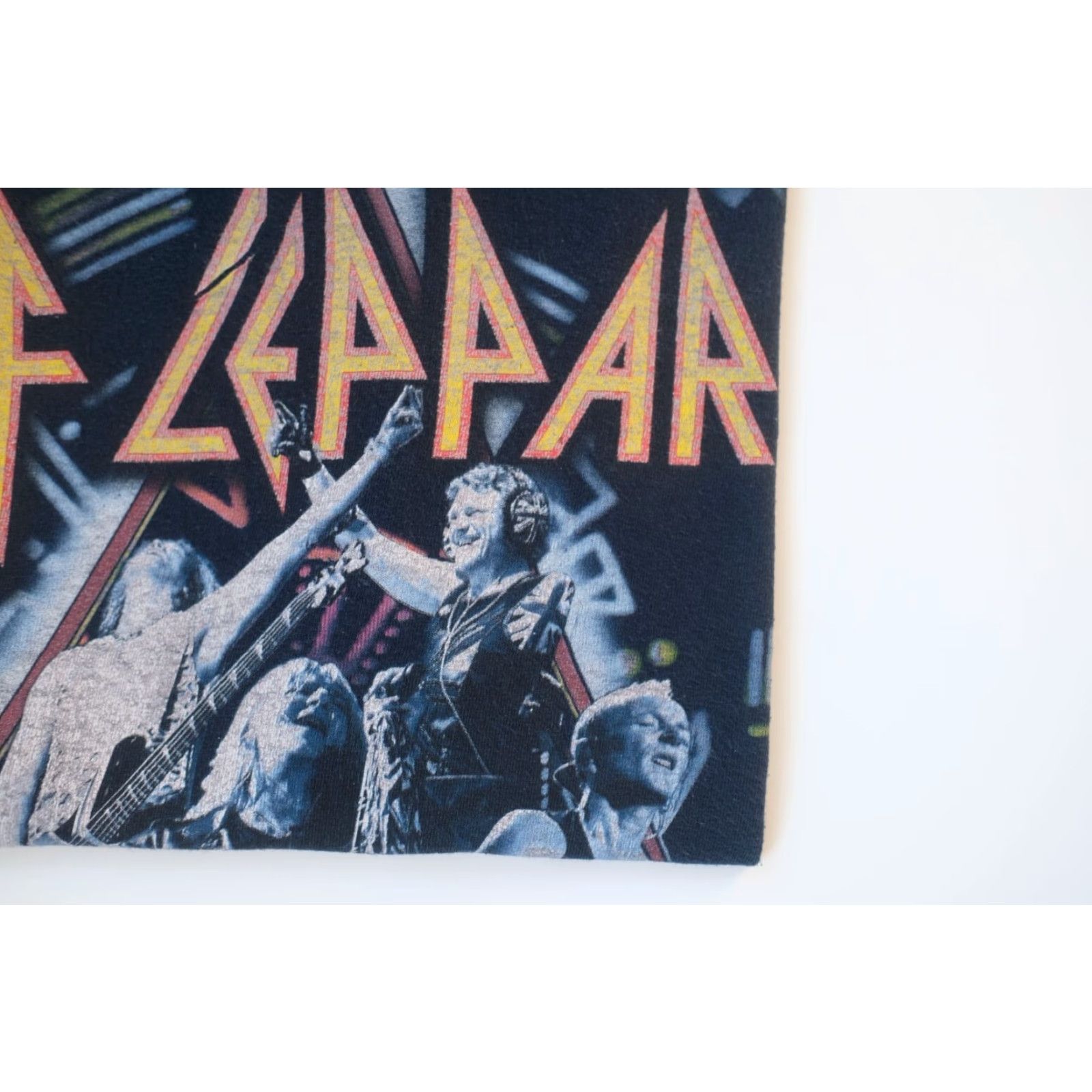 Vintage VINTAGE DEF LEPPARD ALSTYLE ROCK TOUR BAND VTG Y2K 90s BLACK T SHIRT MEN XL SZ 2015 Size US XL / EU 56 / 4 - 4 Thumbnail