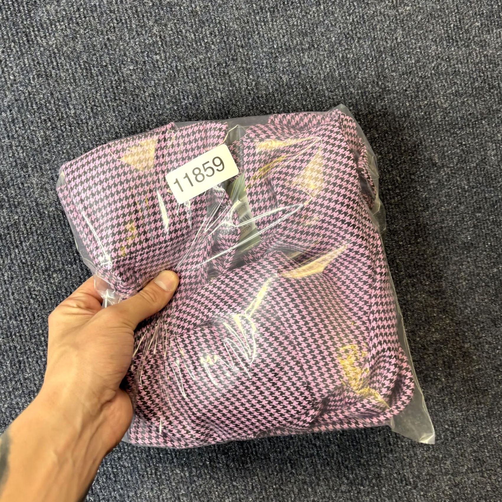 Zara VINTAGE? No, Zara Polo Shirt Womens XS Pink Check Cropped Collared Long Sleeve Houndstooth Sold? Size XS / US 0-2 / IT 36-38 - 6 Thumbnail
