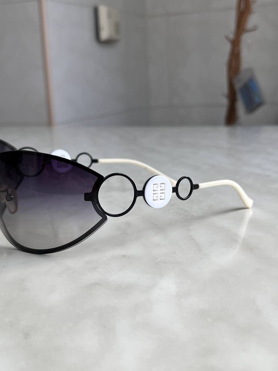 Givenchy Vintage Givenchy Sunglasses Futuristic Form SGV220 MASK 00s Size ONE SIZE - 3 Thumbnail