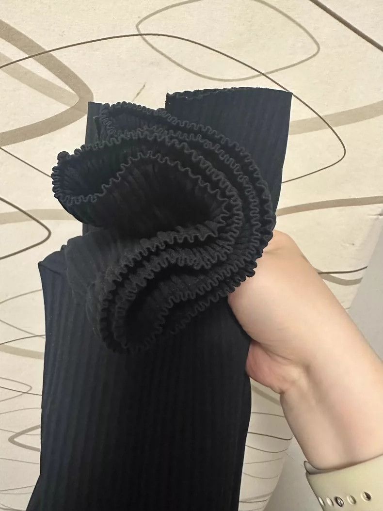 Issey Miyake Issey Miyake size:one size Black pleated skirt Size 22" - 6 Thumbnail