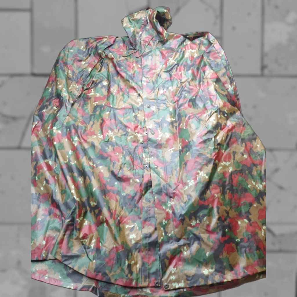 Vintage VINTAGE Swiss Army Jacket 4XLT Green Brown 130cm 89/90 Poncho Military Alpenflage Camouflage PVC Men Jacket Mens Size US XXL / EU 58 / 5 - 1 Thumbnail