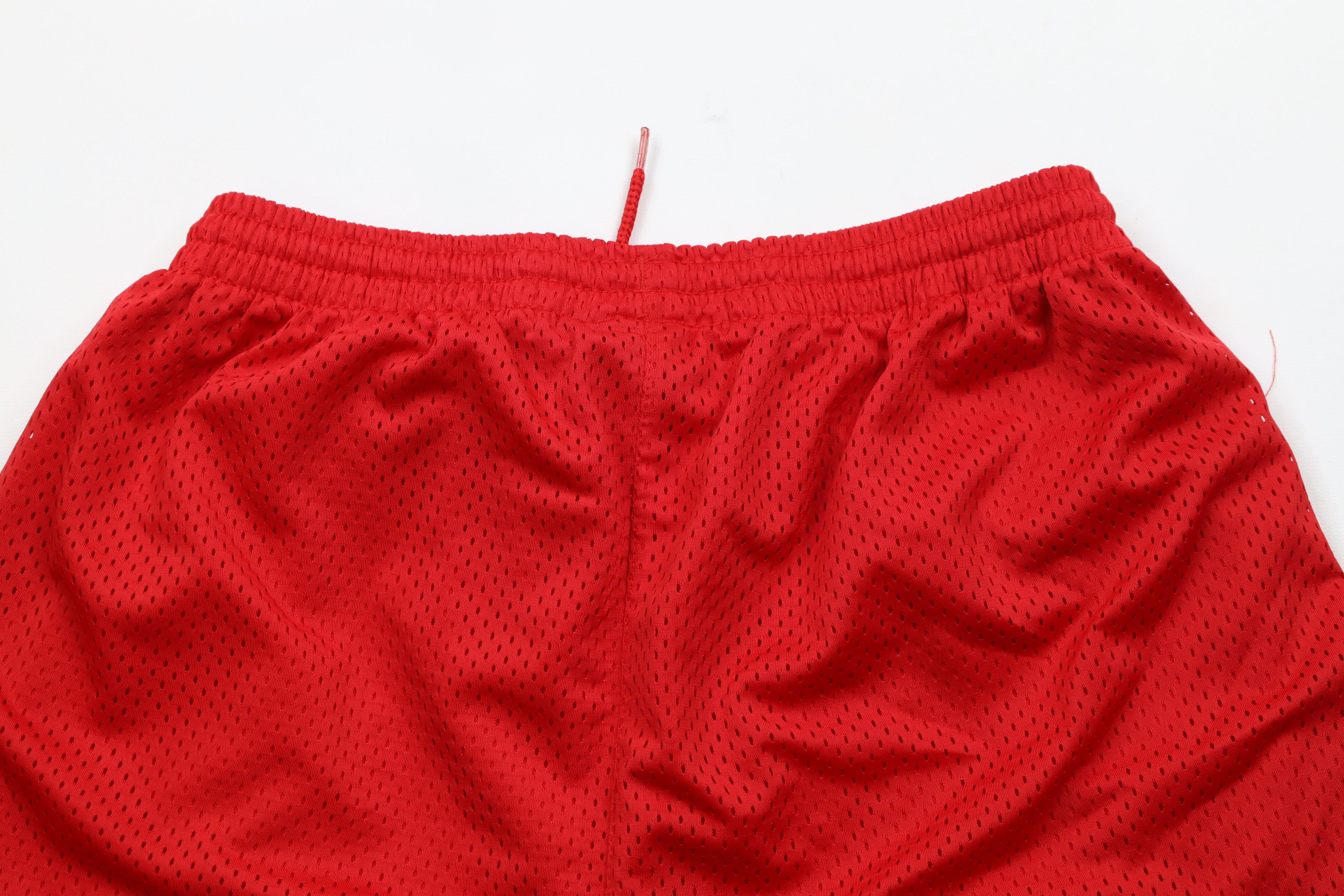Vintage Vintage 90s University of Wisconsin Above Knee Mesh Shorts Size US 32 / EU 48 - 9 Thumbnail