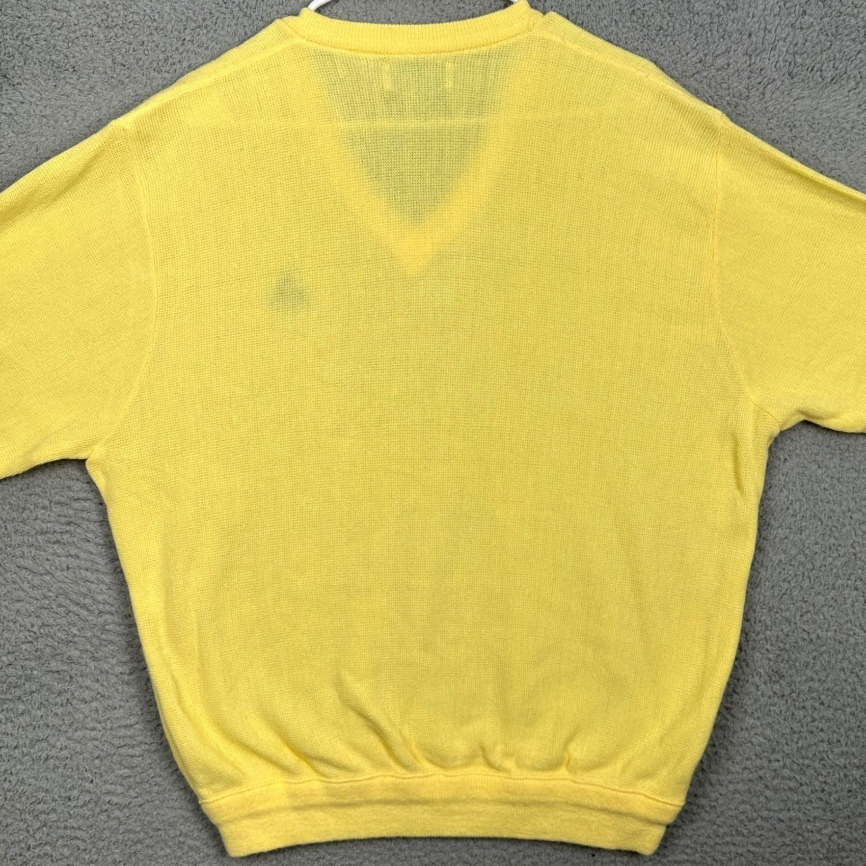 Izod VINTAGE IZOD Sweater Mens L Yellow V-Neck Knit Logo Pullover Long Sleeve Classic Preppy Size US L / EU 52-54 / 3 - 2 Thumbnail