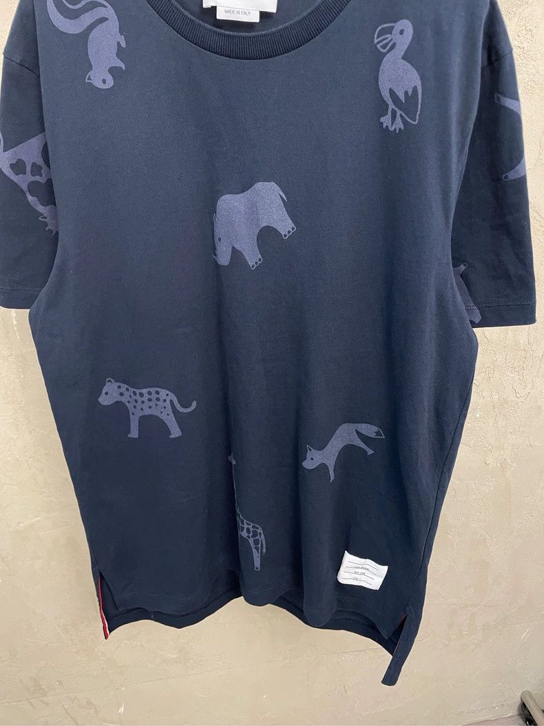 Thom Browne Thom browne Dark blue full-print zoo long short-sleeved T-s Size US XL / EU 56 / 4 - 3 Thumbnail