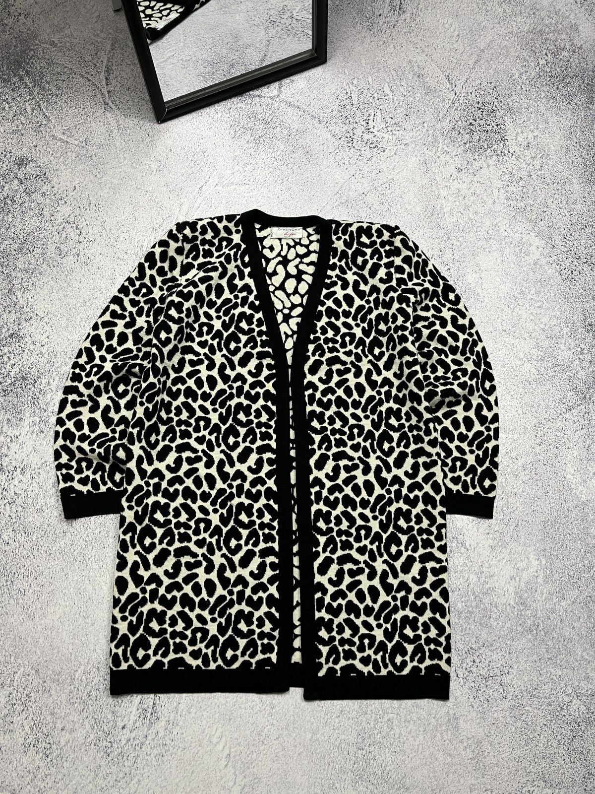Givenchy × Vintage Vintage Givenchy Wool Cardigan Made in France Cape Jacket Size M / US 6-8 / IT 42-44 - 1 Thumbnail