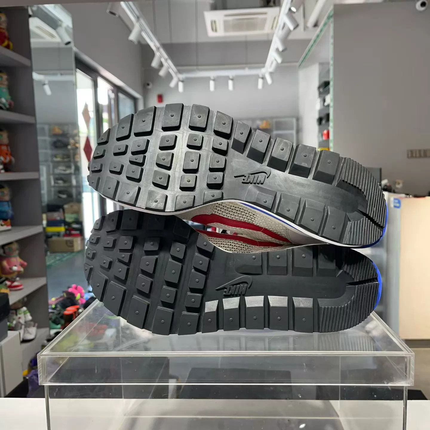 Nike Sacai x Nike VaporWaffle White/Grey 44 Worn Once Boxed Size US 10 / EU 43 - 8 Thumbnail