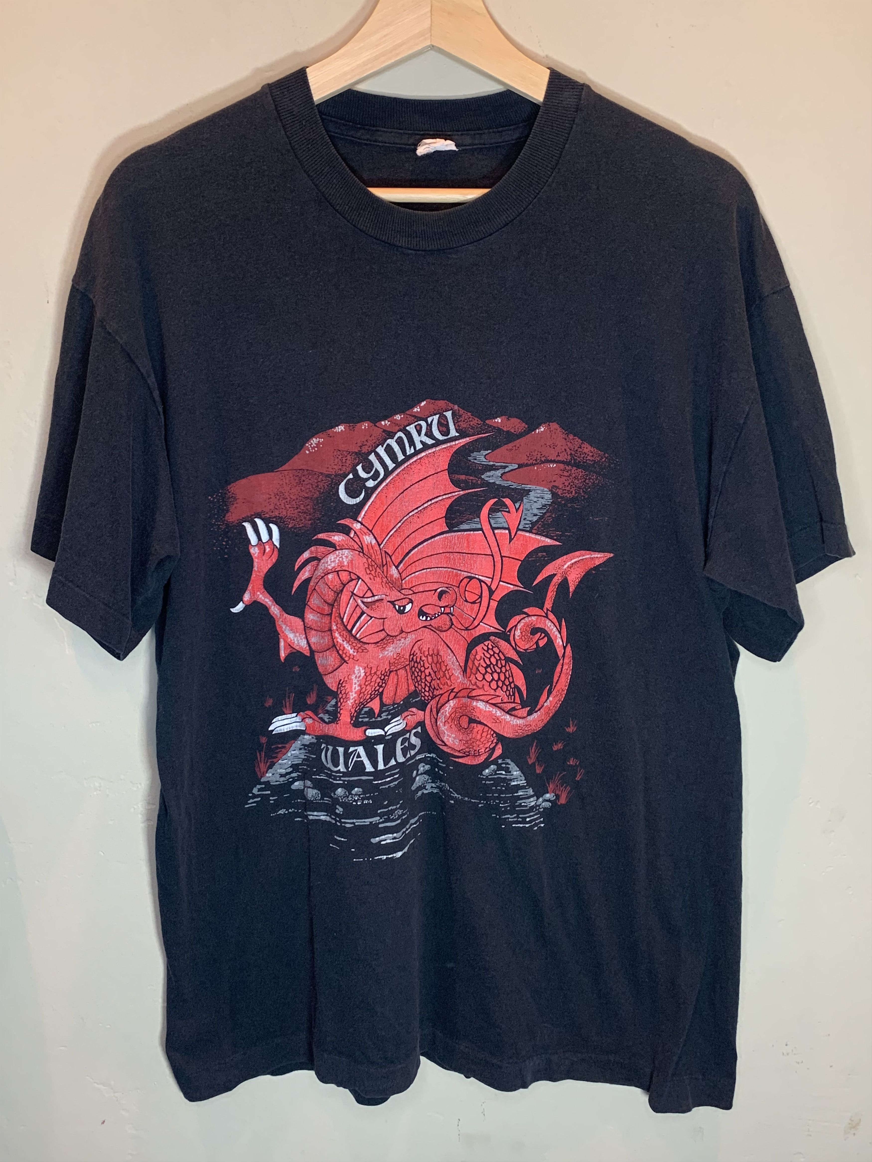 Vintage *RARE* VTG 80s Wales Cymru Welsh Dragon Single Stitch Shirt Size US L / EU 52-54 / 3 - 1 Thumbnail