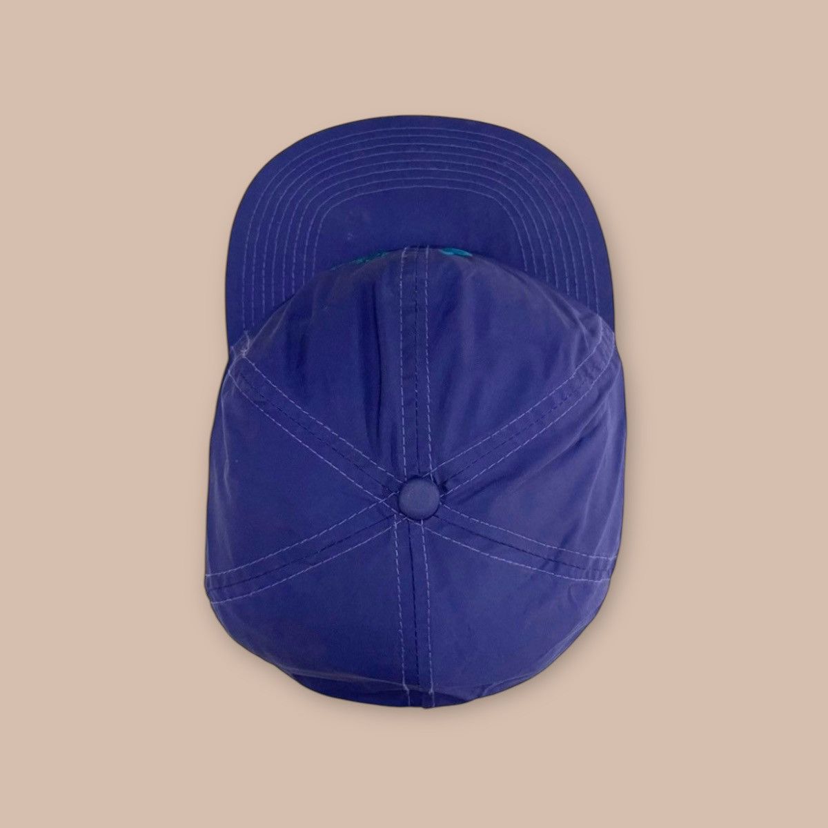 Vintage NIKE 80’s Embroidered Swoosh Nylon CAP