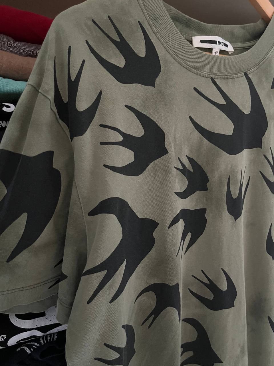 Alexander McQueen Rare Alexander McQueen Swallows Tee Size US L / EU 52-54 / 3 - 4 Thumbnail