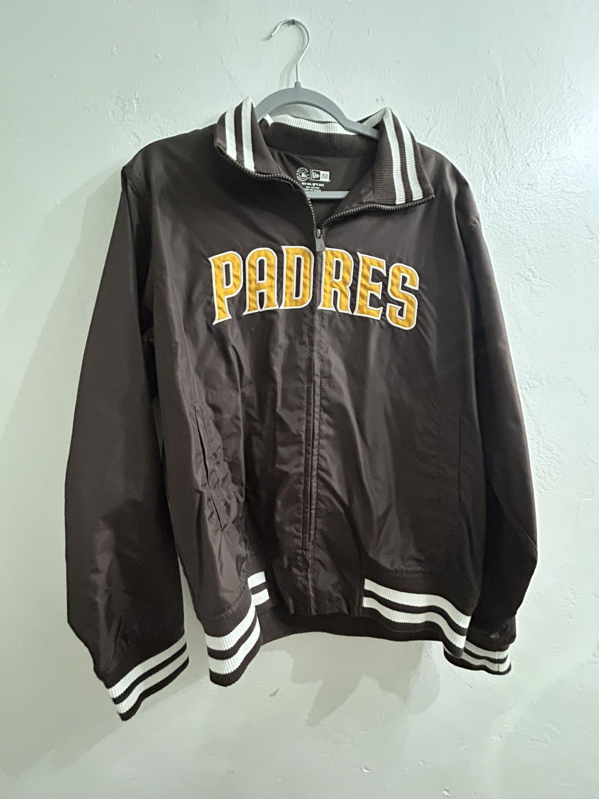 New Era Padres brown bomber jacket Size US M / EU 48-50 / 2 - 1 Thumbnail