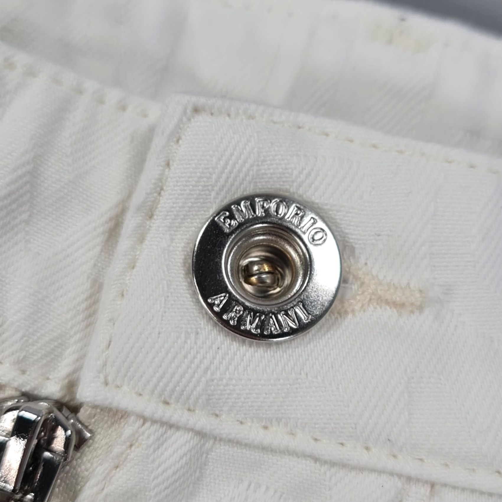 Emporio Armani VINTAGE Emporio Armani Jeans White W30 L27 Loose Fit 5-Pocket Logo Jeans Men Size US 30 / EU 46 - 3 Thumbnail