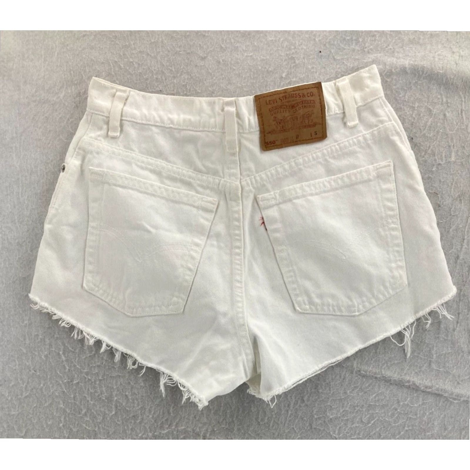 Levi's Womens Levis 550 Shorts High Rise White Denim Raw Hem Extra Large XL Size 32" / US 10 / IT 46 - 7 Thumbnail