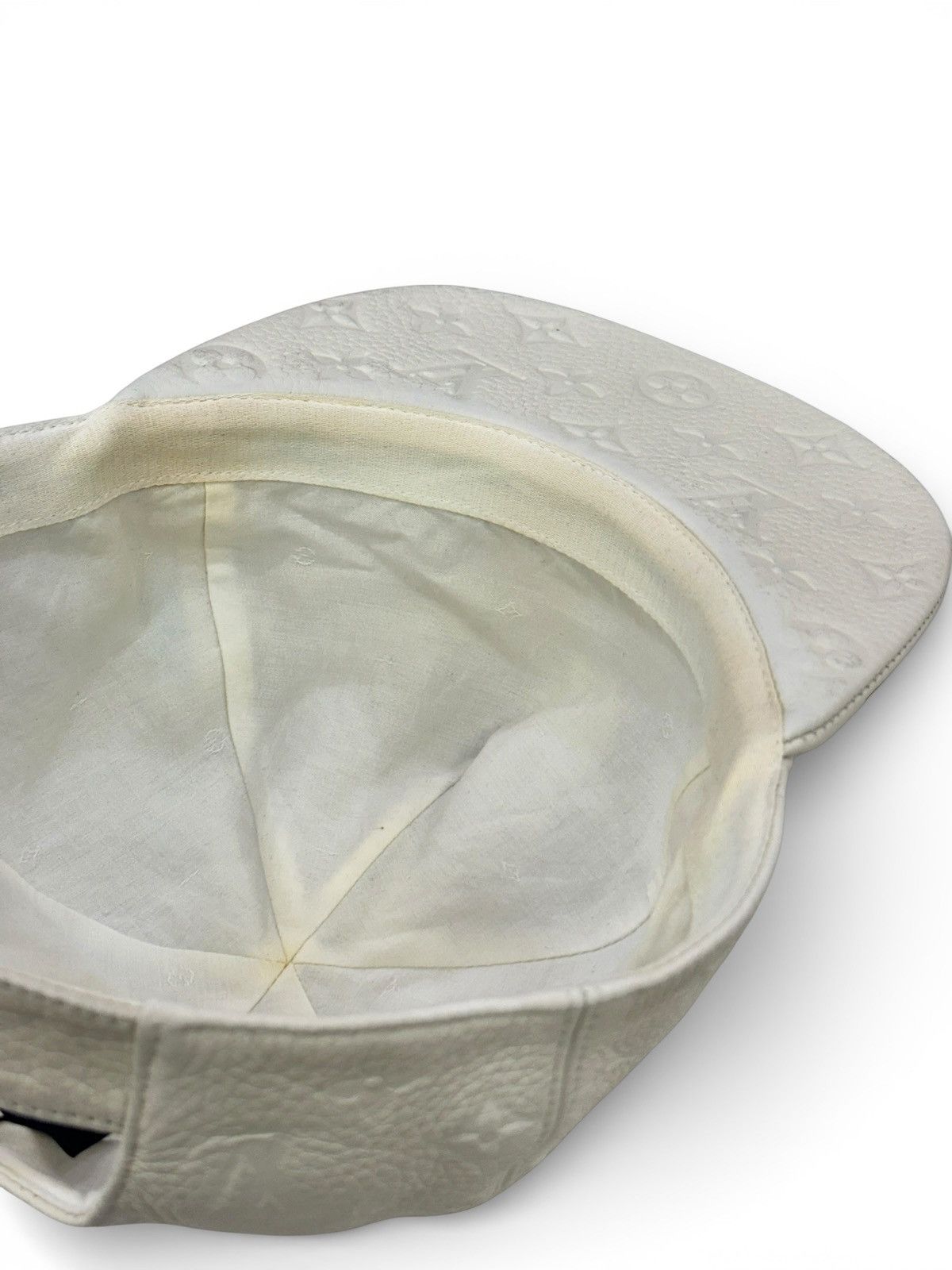 Louis Vuitton Louis Vuitton White Taurillon Monogram Hat Size ONE SIZE - 14 Thumbnail