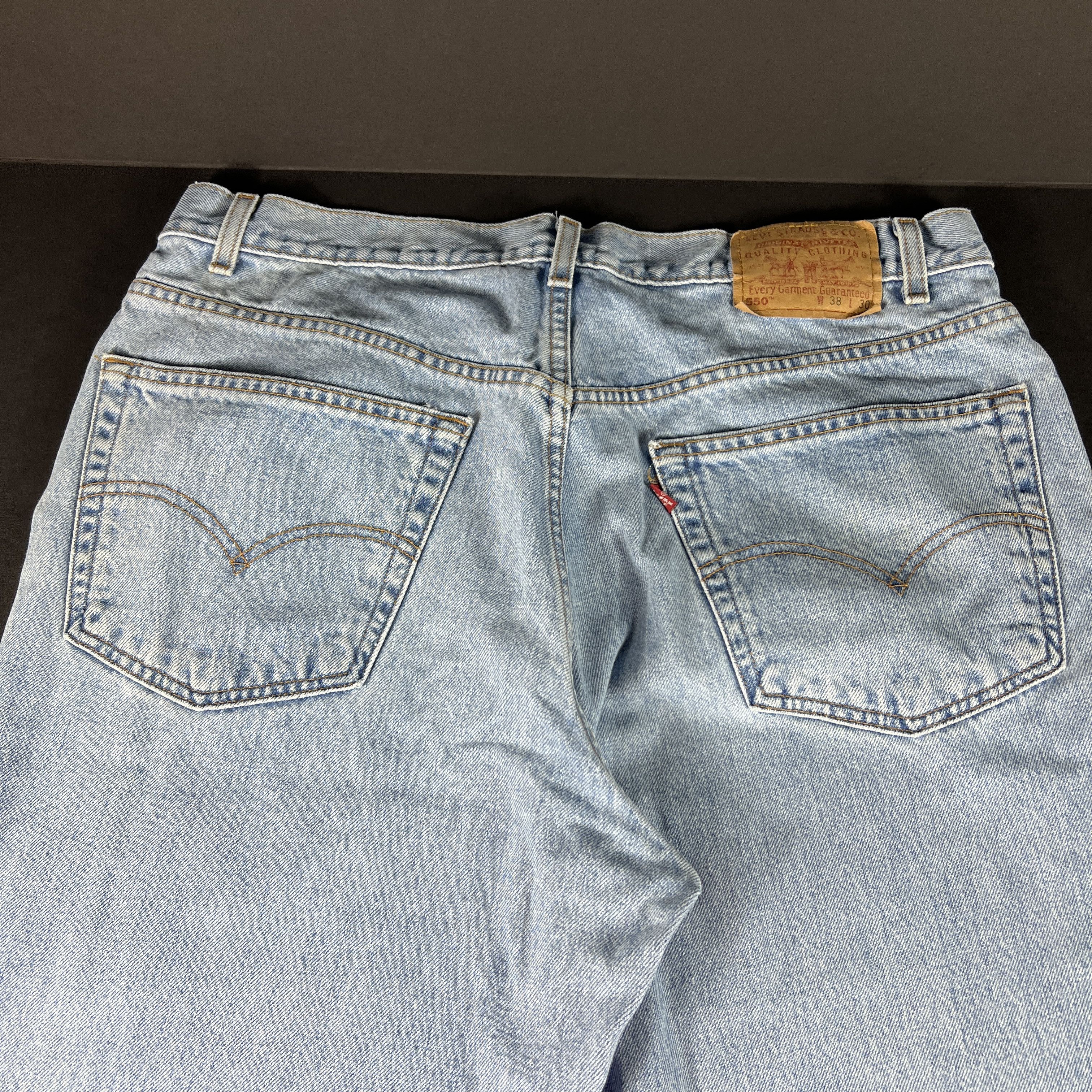 Levi's × Vintage VTG 90s Levi's Jeans 550 Relaxed Light Blue Faded Denim Size US 37 - 11 Thumbnail