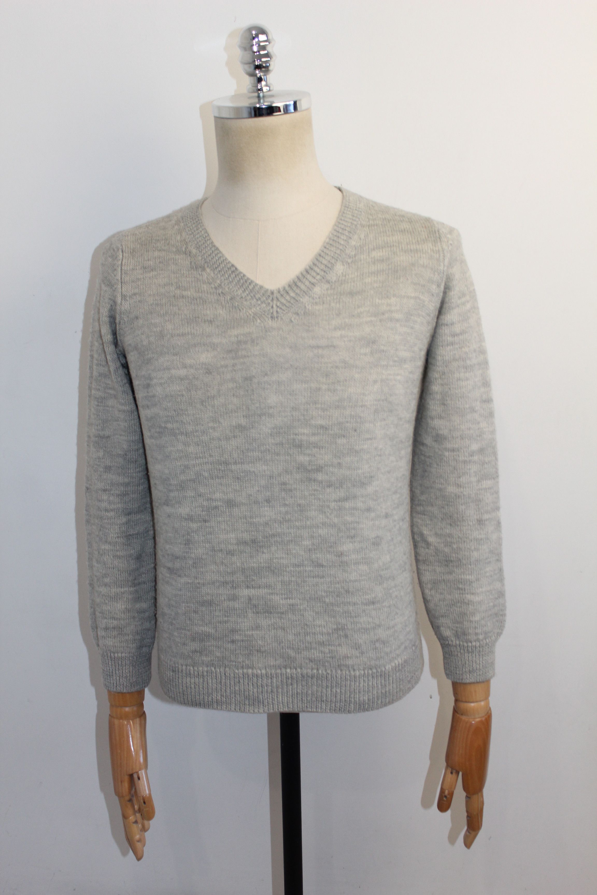 A.P.C. Women's A.P.C. V-neck Grey Wool Jumper Size S Size S / US 4 / IT 40 - 2 Thumbnail