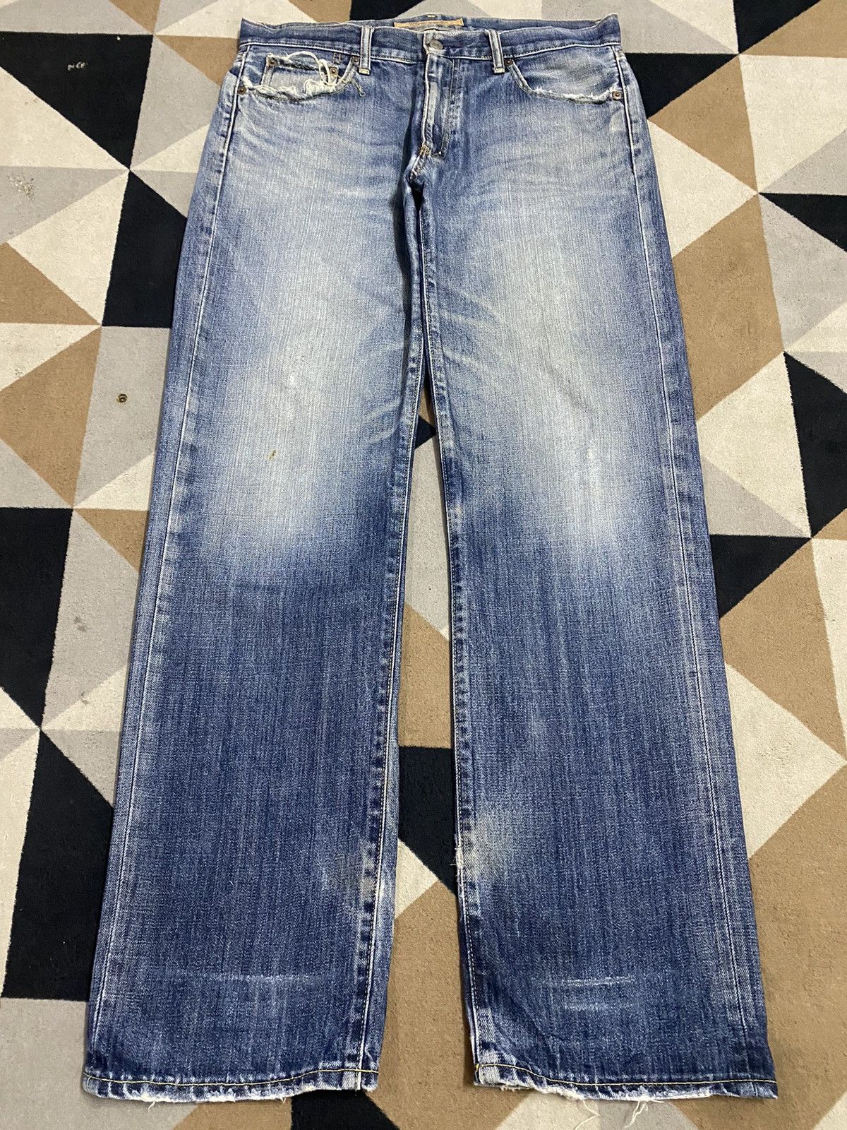 Uniqlo Vintage Japanese Brands Faded Wash Distressed Loose Jeans Size US 34 / EU 50 - 1 Thumbnail