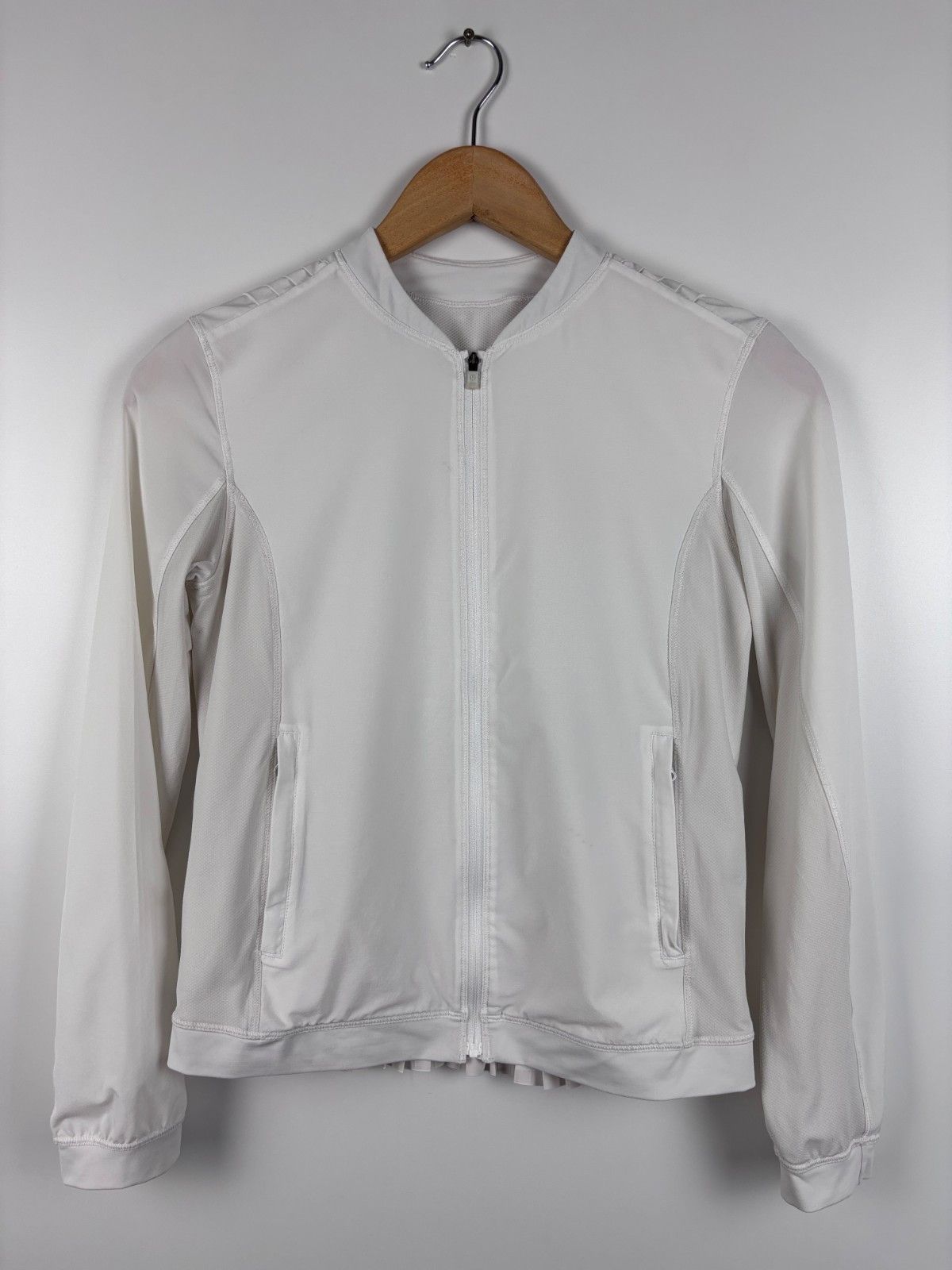 Lululemon Womens Lululemon Track Zip Jacket White Size ~XS Size S / US 4 / IT 40 - 1 Thumbnail