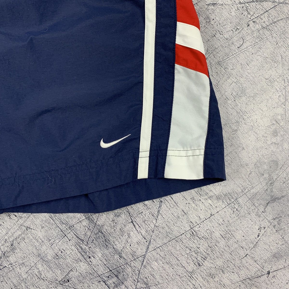 Nike Vintage Nike Retro Nylon Swim Shorts Size M Blue 90’s Size US 32 / EU 48 - 2 Thumbnail