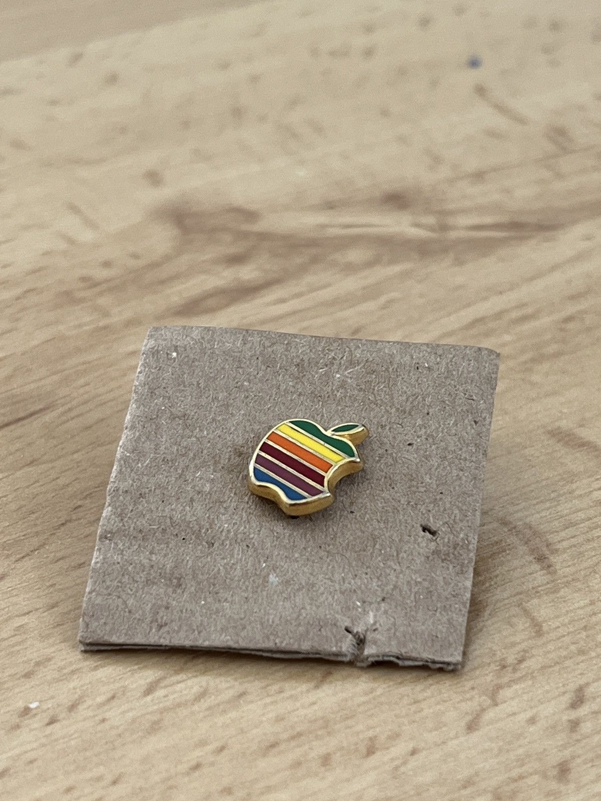 Apple Apple Macintosh 🍏 logo vintage pin Size ONE SIZE - 3 Thumbnail