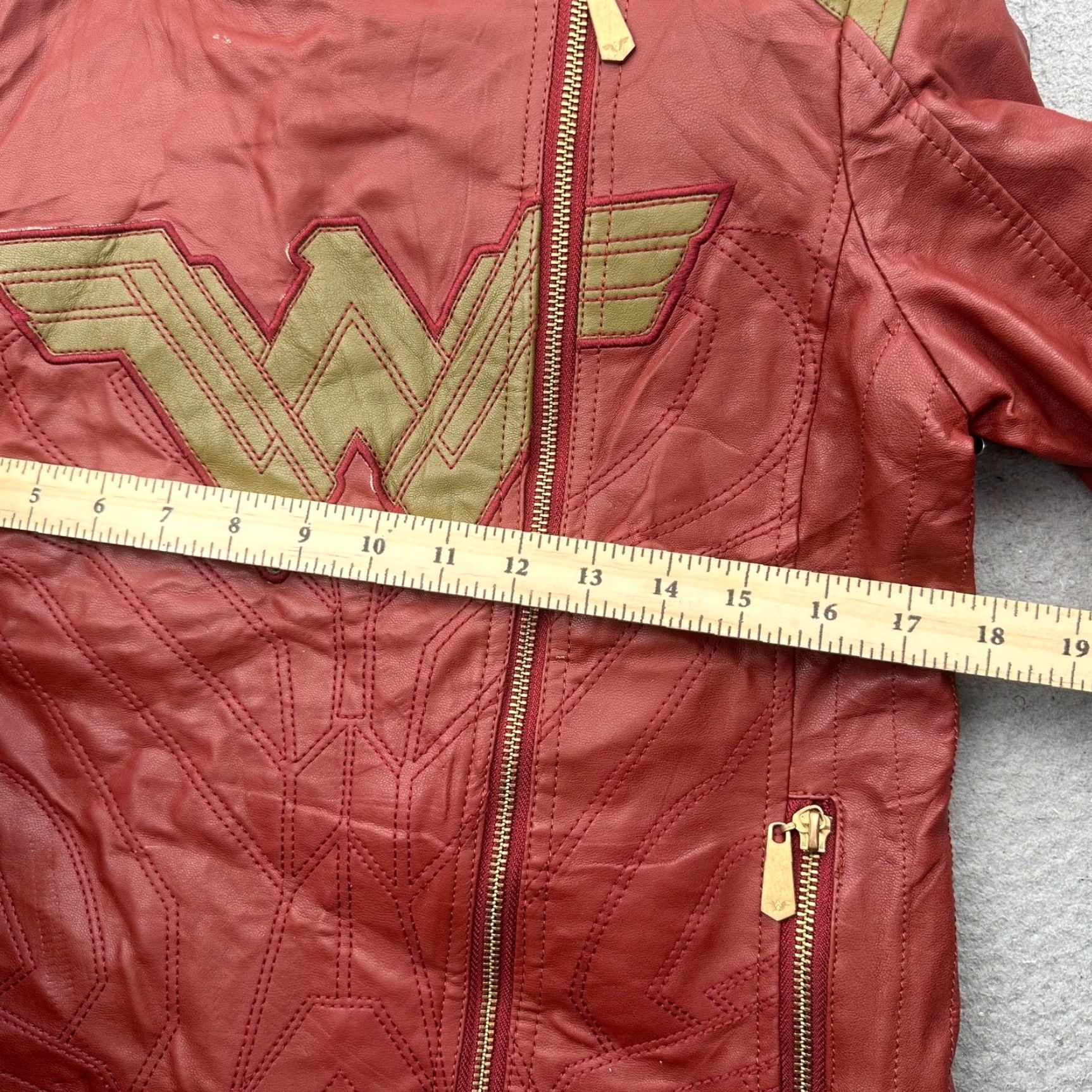 DC Comics VINTAGE Wonder Woman Robe Factory Faux Leather Moto Zip Jacket Womens Medium Red Maroon DC Comics Bomber Jacket Womens M Red Maroon Size ONE SIZE - 5 Thumbnail